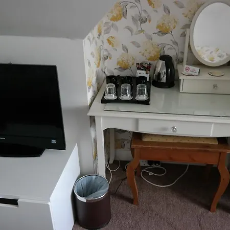 Lakeside Guest House-2