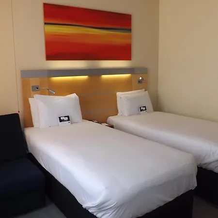 Holiday Inn Express Liverpool John Lennon Airport-2
