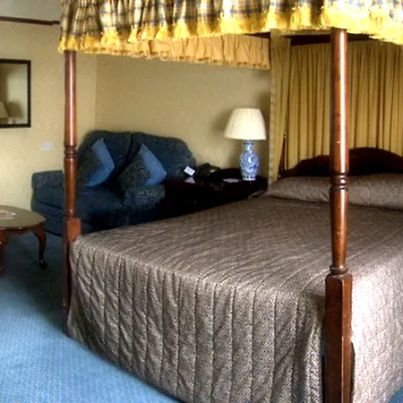 Angel Hotel-2