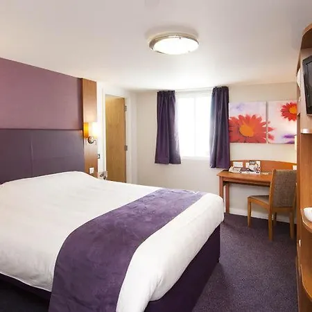 Premier Inn Gravesend Central-2