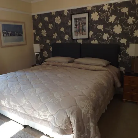 Pitreavie Guest House-2