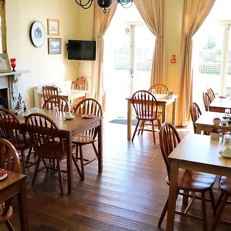 Trafalgar Guest House-2