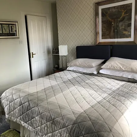 Pitreavie Guest House-3