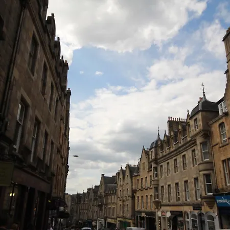 Edinburgh Metro-3