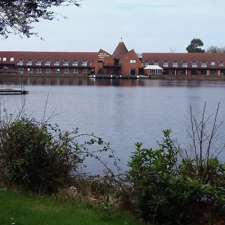 Lakeside Continental Hotel-3
