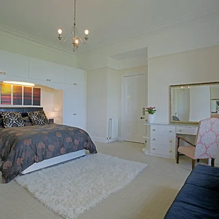 Royal Gardens Apartments-3