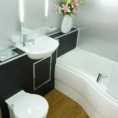 Geometric Serviced Apartments Bristol-2