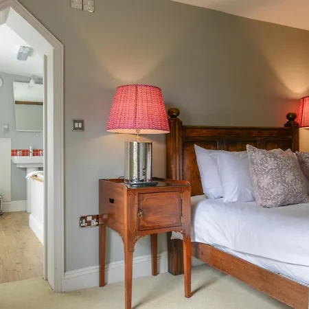 Fritton House Restaurant With Rooms-3