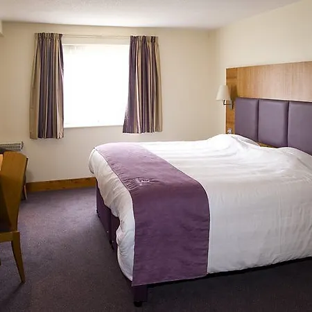 Hotel Premier Inn Watfor Central-3