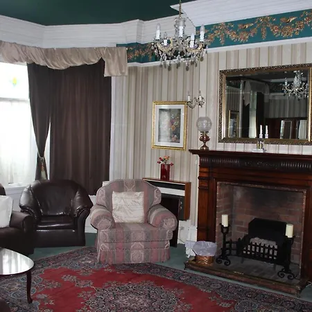 The Knoll Guesthouse-3