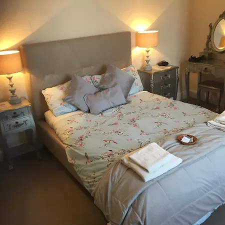 Holly Lodge-3