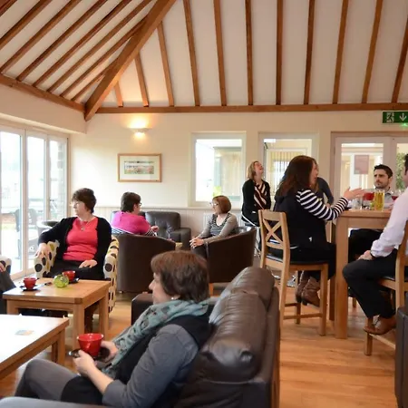Neuadd Henllan Lodge-2