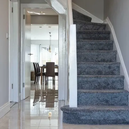 Chestnut House, Beautiful, Spacious & Comfortable-3