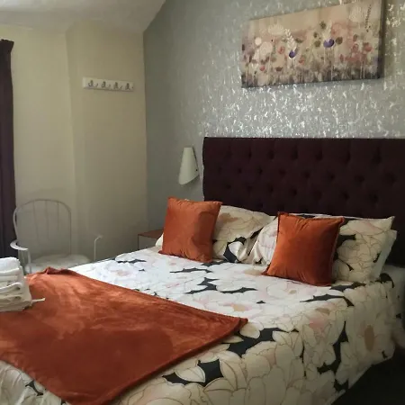 Kirkstall Guest House-3