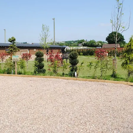 Fairview Farm Holiday Retreat: Luxury Lodges in Nottinghamshire Countryside-3