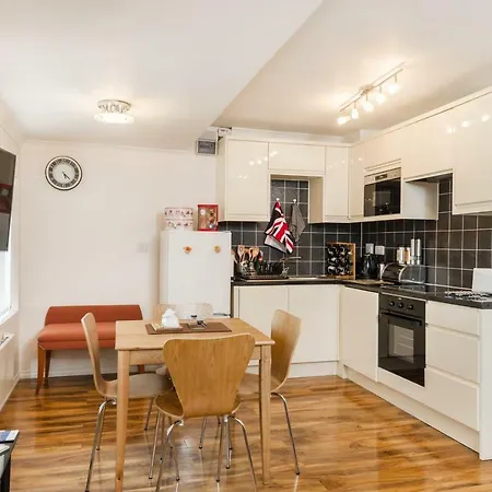 Henley-On-Thames Studio Apartment-2