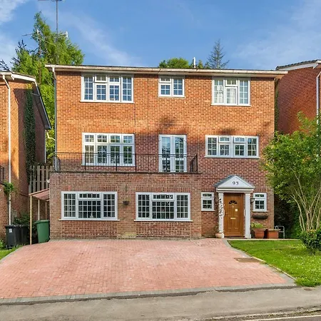 Henley-On-Thames Studio Apartment-3