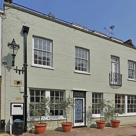 Ennismore Mews-2