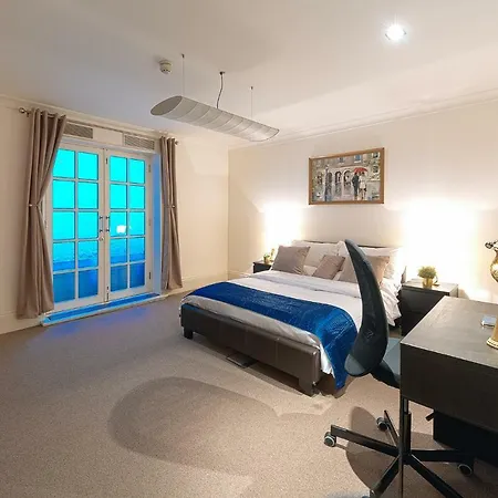 Mayfair Guesthouse-2