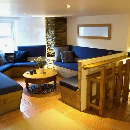 Base Surf Lodge-2