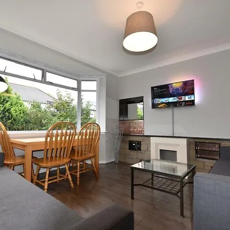 Sighthill 3 Bedrooms With Private Garden-3