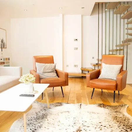The Holborn Lights - Modern 3Bdr Home With Rooftop Terrace & Garage-3