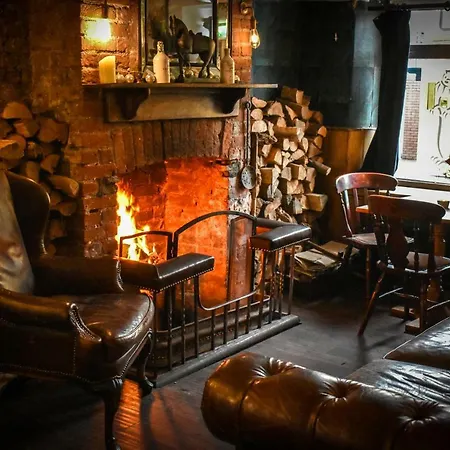 The Dark Horse Pub-3