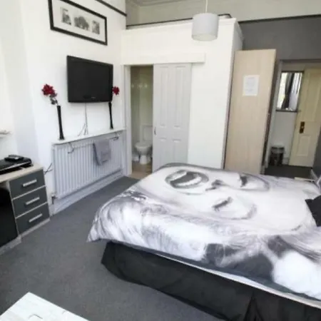 Barrie Guest House-2