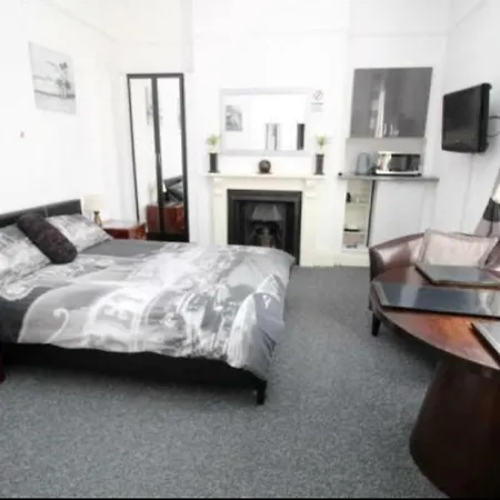 Barrie Guest House-3