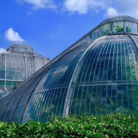 Kew Gardens House | Thames, Richmond Park & Private Garden-3