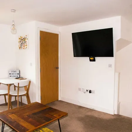 Impressive Urban Townhouse - Leeds City Centre-3