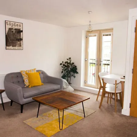 Impressive Urban Townhouse - Leeds City Centre-2