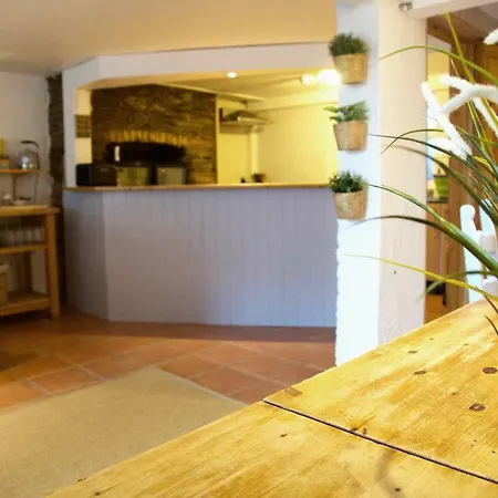 Base Surf Lodge-3