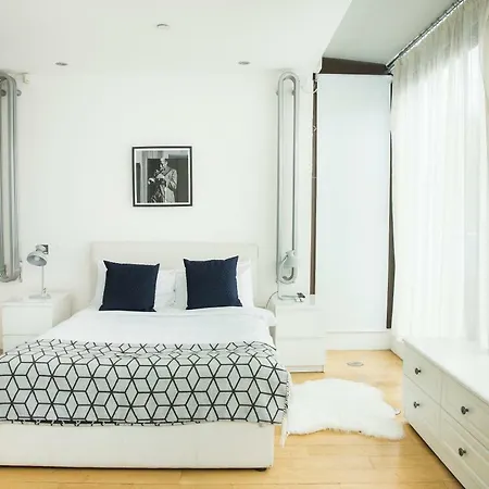 The Holborn Lights - Modern 3Bdr Home With Rooftop Terrace & Garage-2