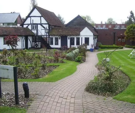 Barn Hotel London Ruislip-3