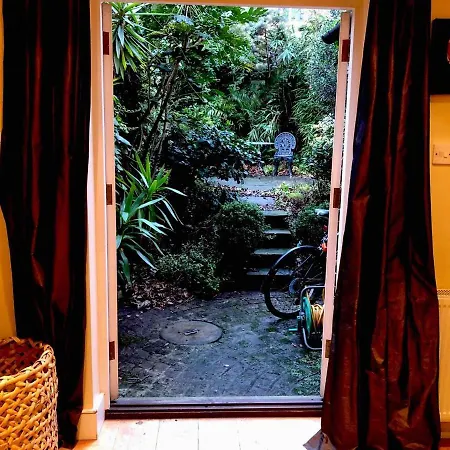 Luxury Central London 3 Bedroom Family House-3