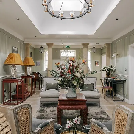 Tyndall Villa Boutique B&B-3