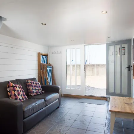 Whitstable Fisherman'S Huts-2