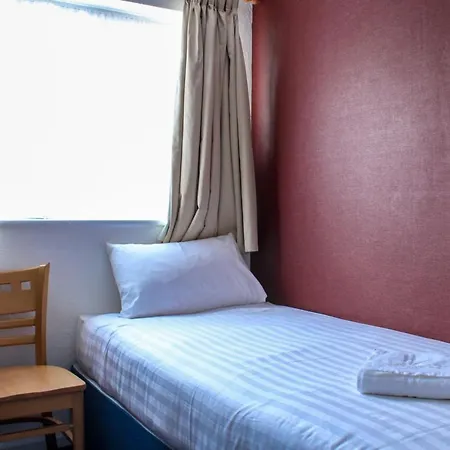 Heathrow Lodge-3
