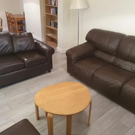 Elegant House 10 Minutes Walk To Wembley Stadium-2