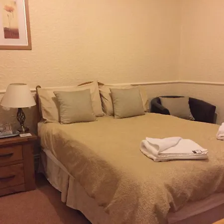 The Pines Guest House-2