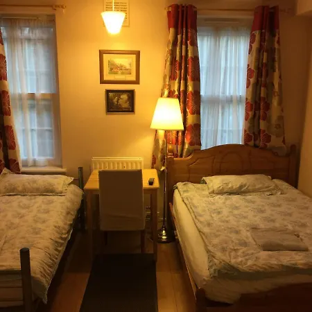 Central Greenwich Guest Rooms-2