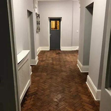 Premier Rooms Teesside-3