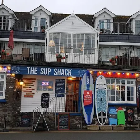 The Sup Shack Wellington Inn-3