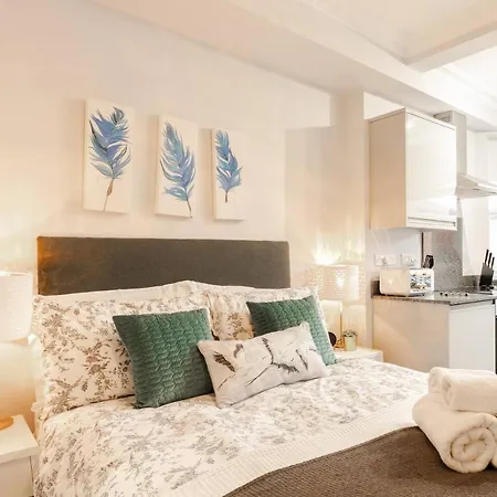 12 Helena Luxury Serviced Apartment-2