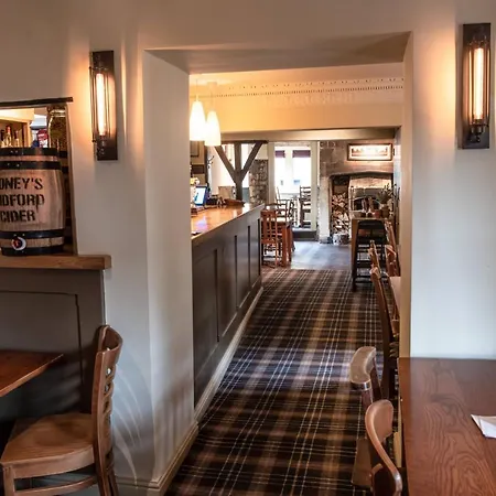 Wheelwrights Arms Country Inn & Pub-3