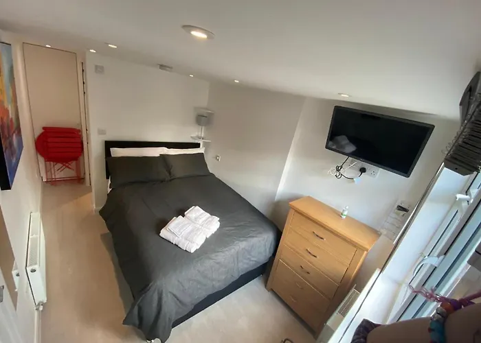 Comfortable Cosy Double Ensuite Room 'Karibu' Cambridge