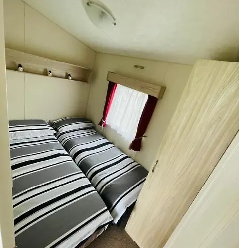 Lakeside Holiday Rentals - Delta Northampton