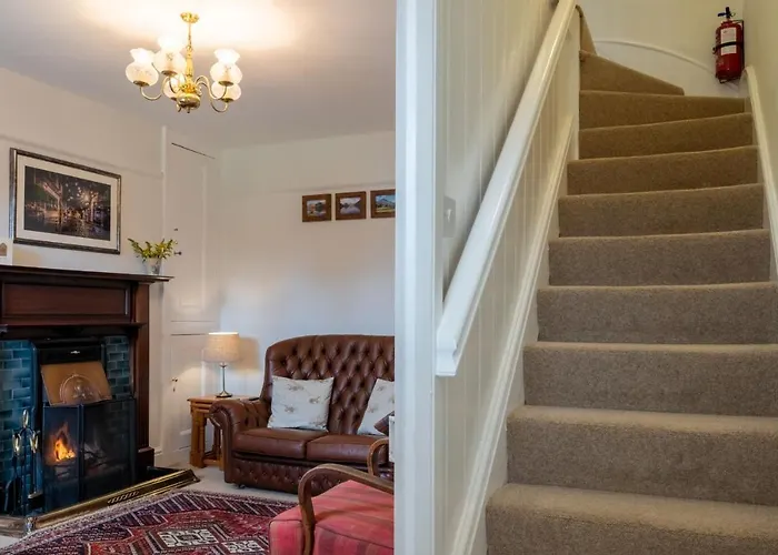 Private Otter View Villa Kendal