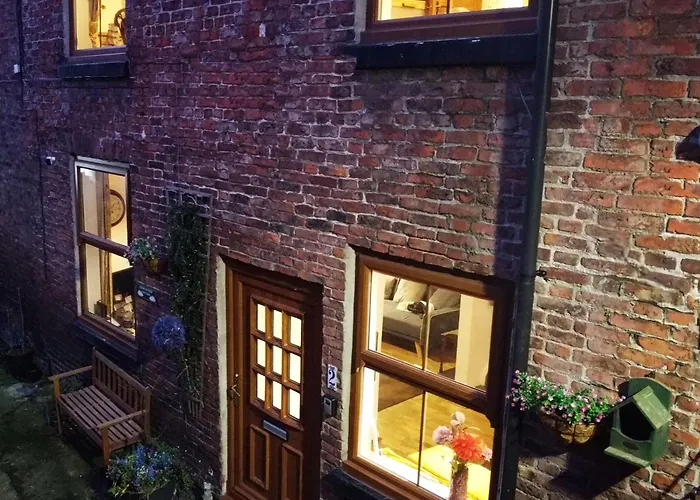 Endeavour Cottage Whitby Quiet Old Yard Fishermans Cottage